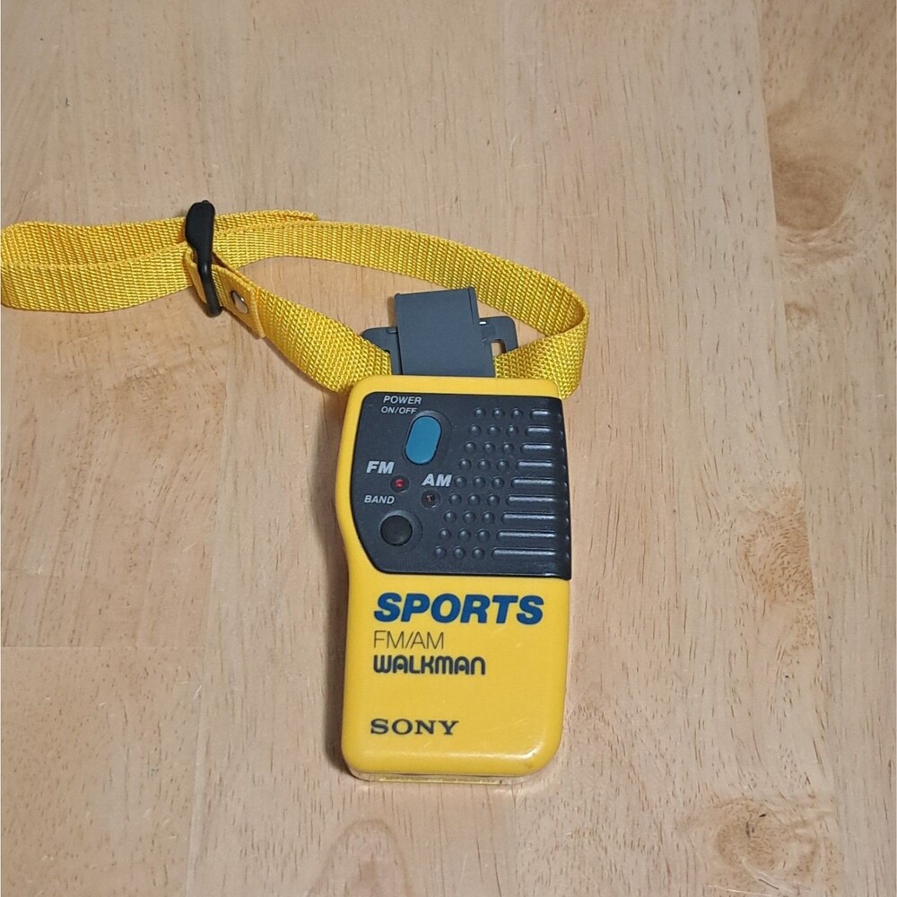 Vintage SONY FM/AM Sport Walkman Radio Yellow w Belt Strap WORKS READ!!!!